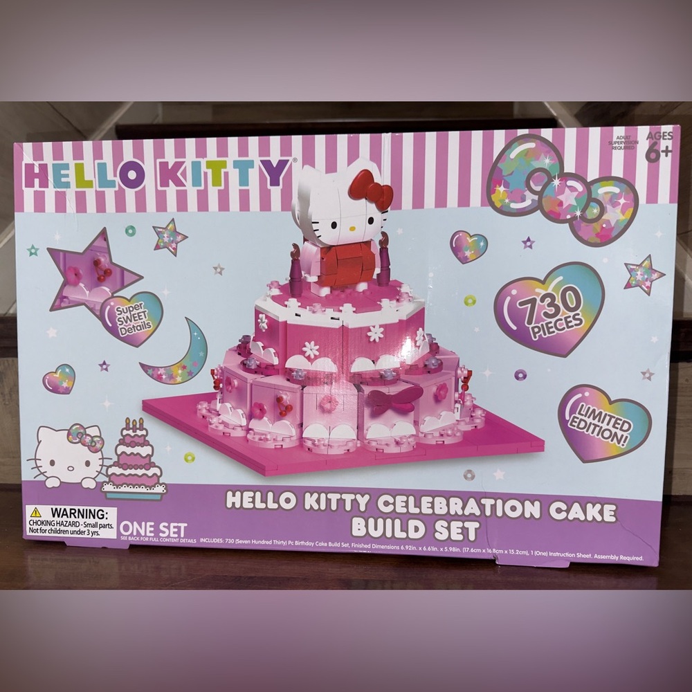 Super Cute 🥰 Sanrio Hello Kitty Limited Edition 730pc Celebration Cake Build Set